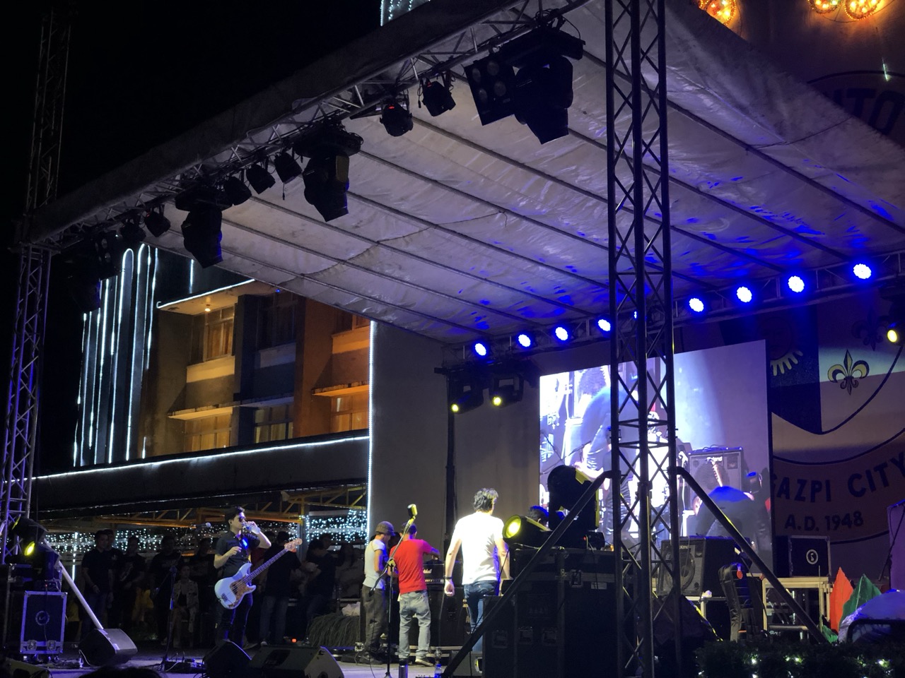 Orange and Lemons at UST-Legazpi Paskuhan